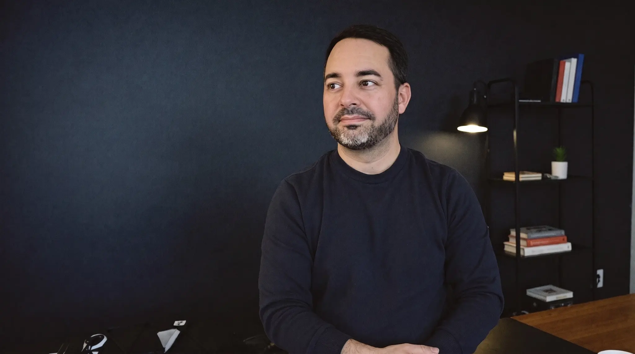 William Rousseau dans son bureau